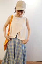 Load image into Gallery viewer, Jamm design | 一舊雲朵 ☁️背心(Ivory/Black)

