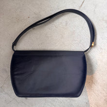 Load image into Gallery viewer, Vintage Leather Crossbag
