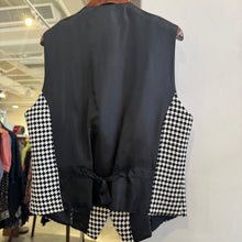 Load image into Gallery viewer, Vintage Pattern Vest
