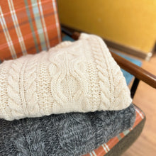 Load image into Gallery viewer, Jamm select | Cable Knit Sweater
