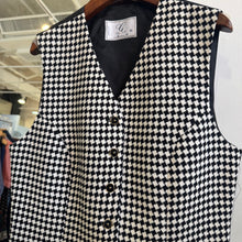 Load image into Gallery viewer, Vintage Pattern Vest
