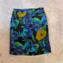 Load image into Gallery viewer, Vintage Flower Pattern Skirt
