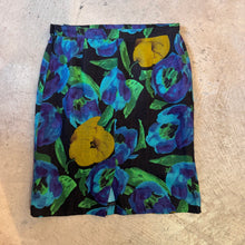 Load image into Gallery viewer, Vintage Flower Pattern Skirt

