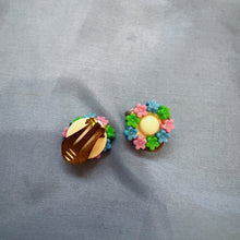 Load image into Gallery viewer, Vintage Flower Earrings
