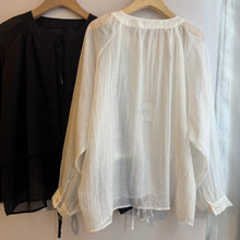 Load image into Gallery viewer, Jamm select | Mock 2pieces layer Blouse (White/Black)
