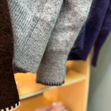 Load image into Gallery viewer, Jamm select | VNeck Mohair sweater
