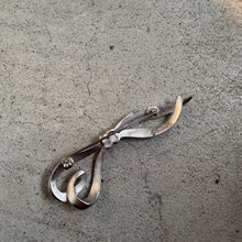Load image into Gallery viewer, Nina Ricci Brooch
