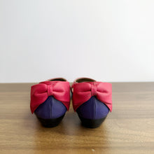 Load image into Gallery viewer, Vintage Charles Jourdan Bow Back Cute Shoes
