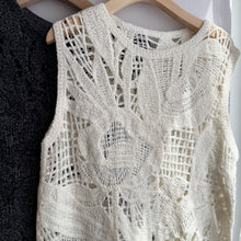 Load image into Gallery viewer, Jamm select | Fafa Pattern Crochet Tank Top(Ivory/grey/brown)
