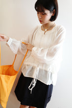 Load image into Gallery viewer, Jamm select | Mock 2pieces layer Blouse (White/Black)

