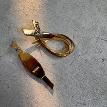 Load image into Gallery viewer, Toga Pulla Earrings
