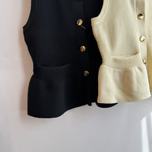 Load image into Gallery viewer, Jamm select | 立體泡泡針織背心(black /cream)
