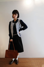 Load image into Gallery viewer, Jamm design | 直線與曲線背心(Burgundy/Navy)
