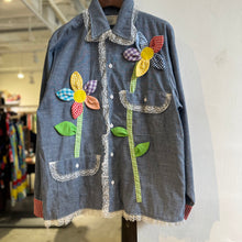 Load image into Gallery viewer, Vintage Flower shirt

