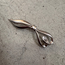 Load image into Gallery viewer, Nina Ricci Brooch

