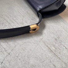 Load image into Gallery viewer, Vintage Leather Crossbag

