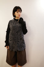 Load image into Gallery viewer, Jamm select | Fafa Pattern Crochet Tank Top(Ivory/grey/brown)
