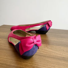 Load image into Gallery viewer, Vintage Charles Jourdan Bow Back Cute Shoes
