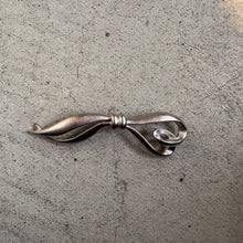 Load image into Gallery viewer, Nina Ricci Brooch

