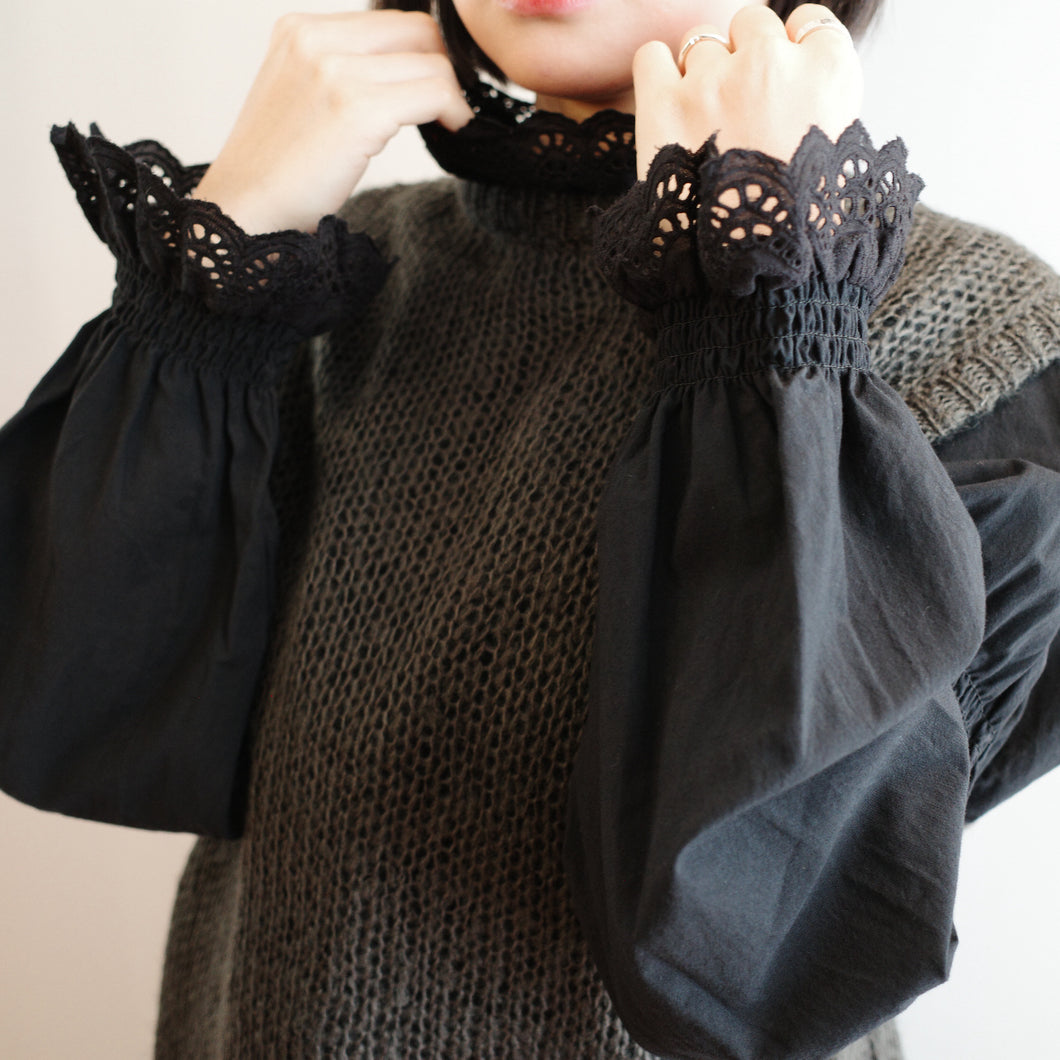 Jamm select | Eyelet lace Ruffle Top (black /white)