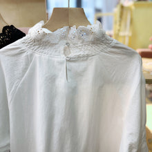 Load image into Gallery viewer, Jamm select | Eyelet lace Ruffle Top (black /white)
