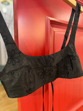 Load image into Gallery viewer, Jamm select | Flower Embroidered Top
