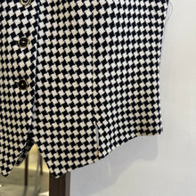 Load image into Gallery viewer, Vintage Pattern Vest
