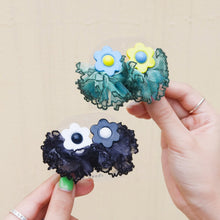 Load image into Gallery viewer, sep.beads | Flower Earrings
