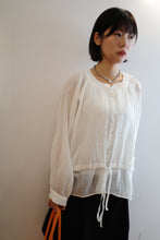 Load image into Gallery viewer, Jamm select | Mock 2pieces layer Blouse (White/Black)
