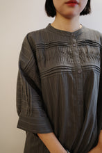 Load image into Gallery viewer, Jamm select | Pleated Blouse (Grey/Wine/Ivory)
