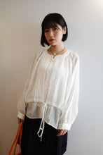 Load image into Gallery viewer, Jamm select | Mock 2pieces layer Blouse (White/Black)
