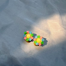 Load image into Gallery viewer, Vintage Flower Earrings
