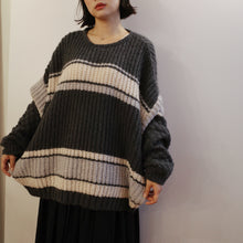 Load image into Gallery viewer, Jamm select | Striped Sweater
