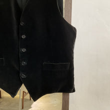 Load image into Gallery viewer, Vintage Velvet Vest
