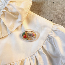 Load image into Gallery viewer, Vintage Glass Brooch
