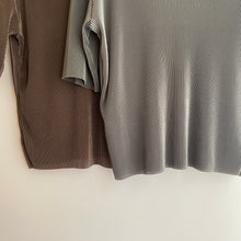 Load image into Gallery viewer, JAMM Select | Pleated Top (Brown/Grey)
