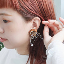 Load image into Gallery viewer, sep.beads | 木花earrings
