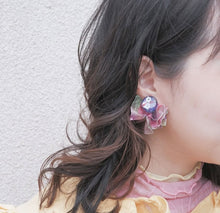 Load image into Gallery viewer, Sep.beads| 澎澎裙 earrings
