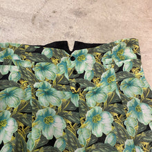 Load image into Gallery viewer, Vintage Flower Pattern Skirt
