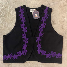 Load image into Gallery viewer, Vintage Pattern Vest
