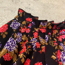 Load image into Gallery viewer, Vintage Rose Pattern Skirt
