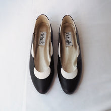 Load image into Gallery viewer, 70s Black And White Dotted Flats Size 35
