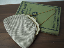 Load image into Gallery viewer, 70s Ivory Kiss-lock Mesh bag
